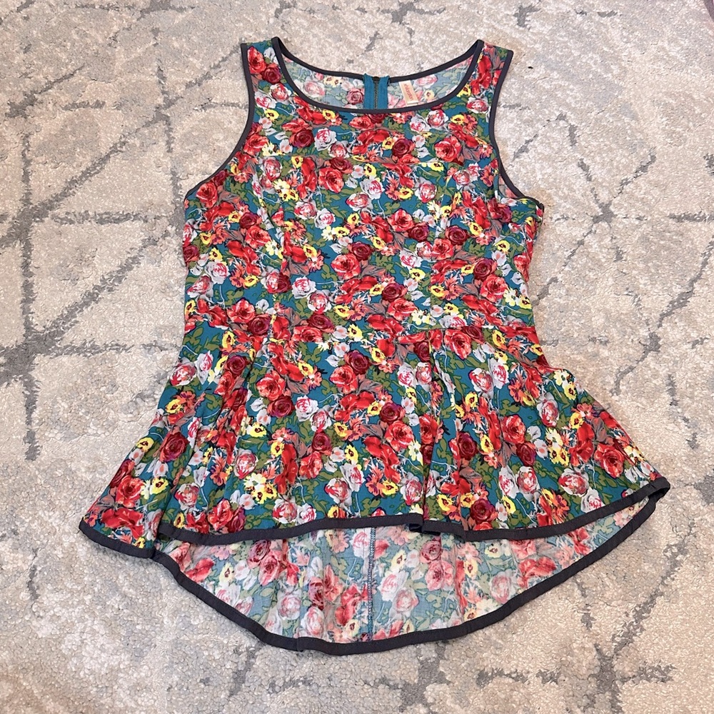 Floral peplum top 💐✨